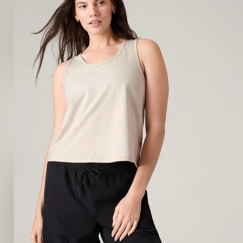 NWT Athleta Essential Tank $35 MSRP